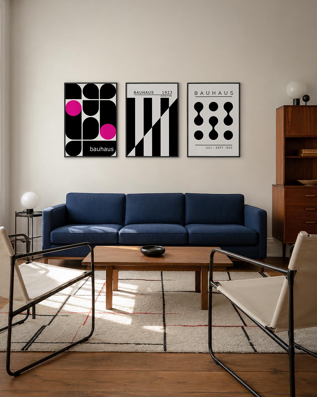 Vormen en kleurvlakken driedelige posterset – deze posterset in drie delen toont een dynamisch spel van zwarte vormen en