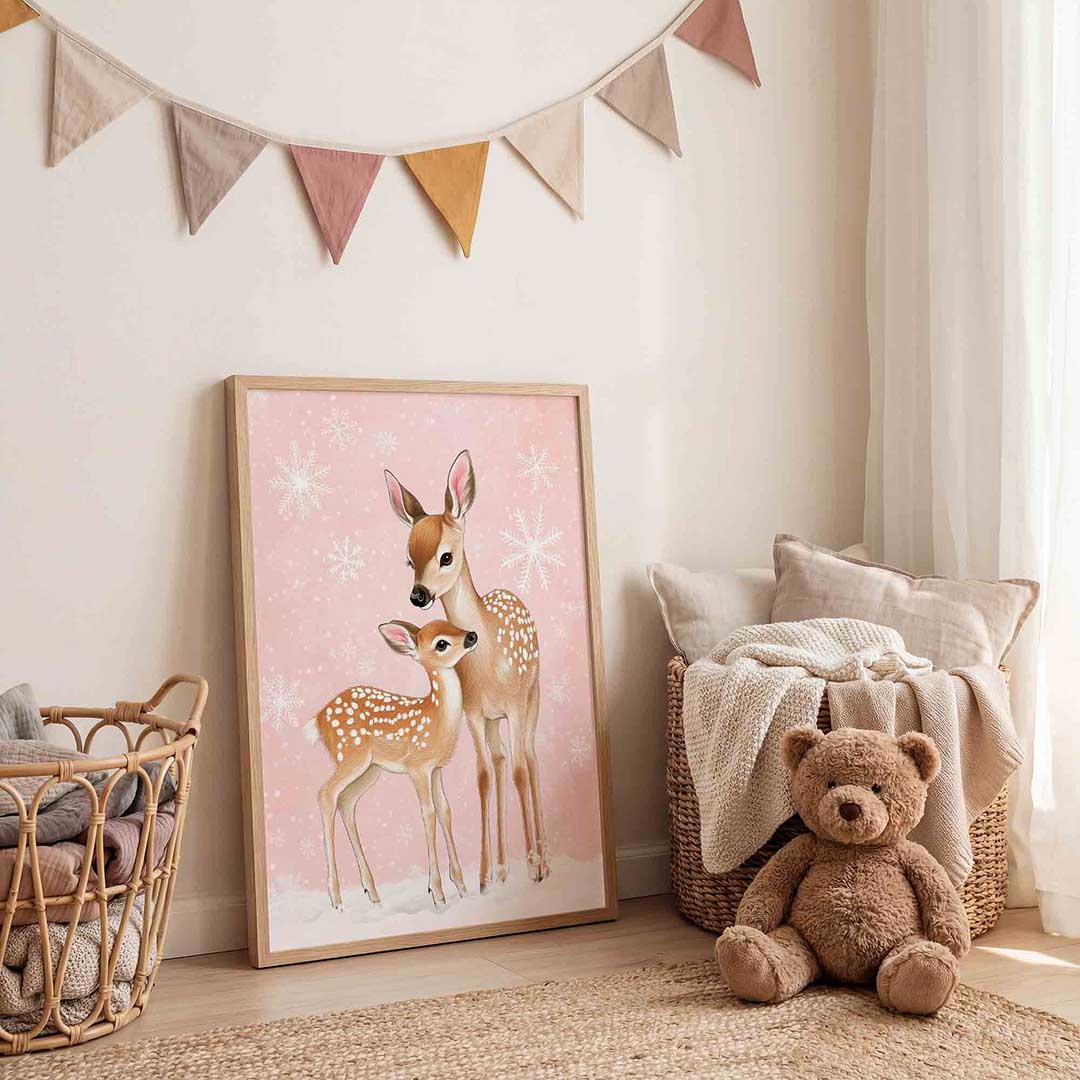 Herten op roze achtergrond – speelse wandkunst als portret kinderposter
