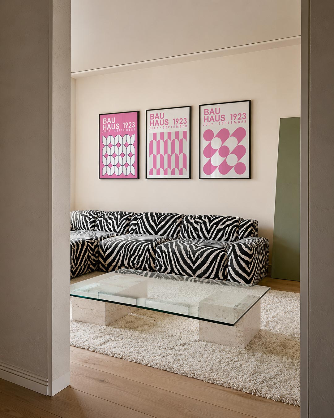 Kleur en ritme posterset – tweede productweergave – deze posterset in drie delen toont een speelse combinatie van roze en