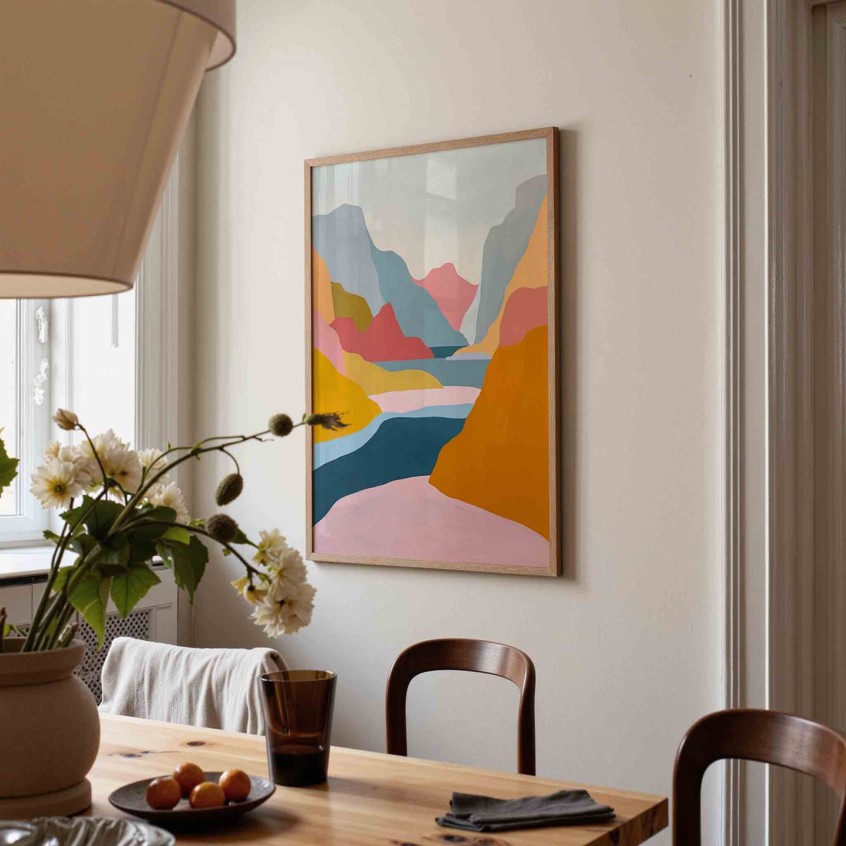 Kleurrijke bergen – eigentijdse illustratie poster in staand formaat
