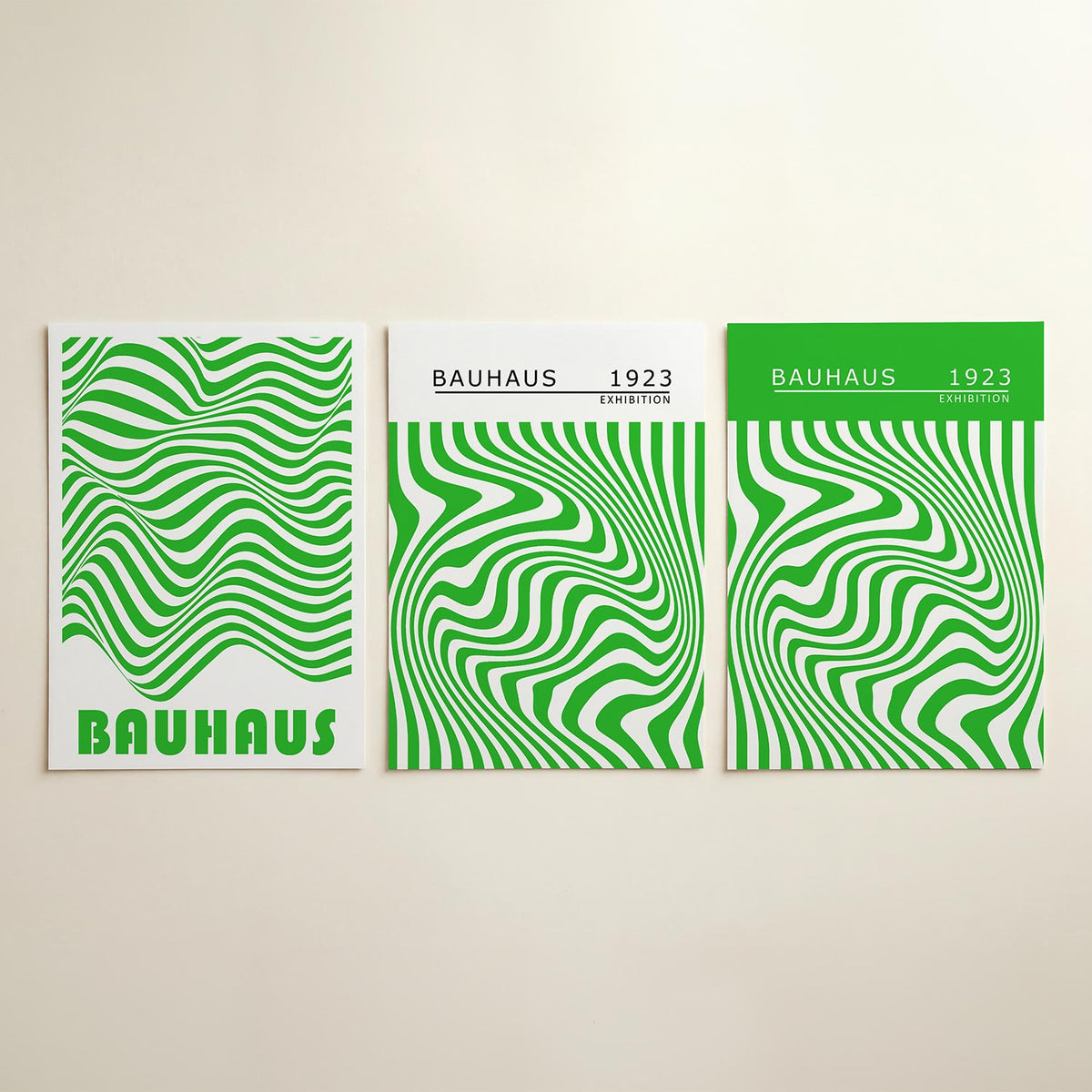 Golvend lijnenspel driedelige posterset in interieur