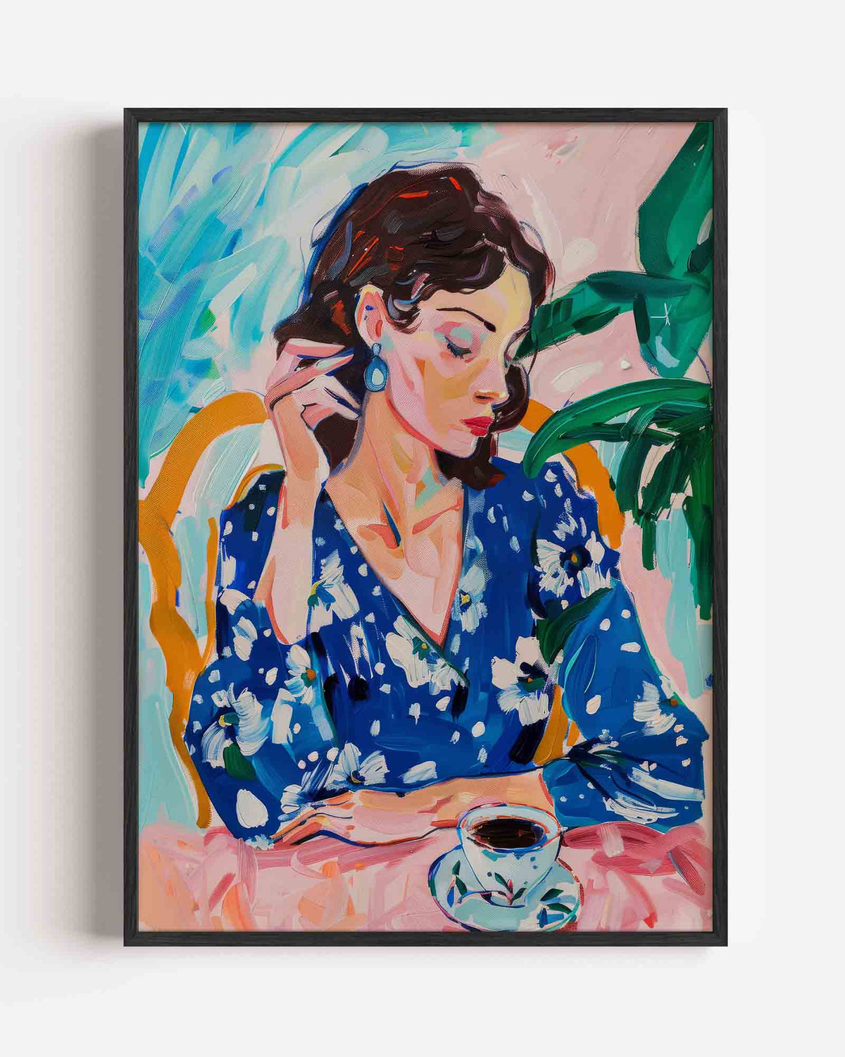 Vrouw met kopje – vrouwelijk portret als staande poster