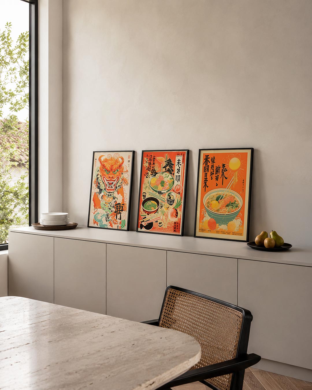 Draak en wolken posterset – detailweergave – een vurige draak met oranje schubben en groene ogen,