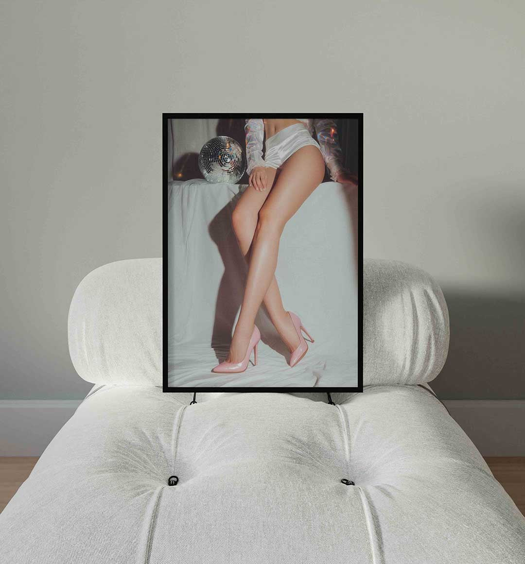 Roze hakken en discobal – staande Pop Art wanddecoratie van WallArtistic
