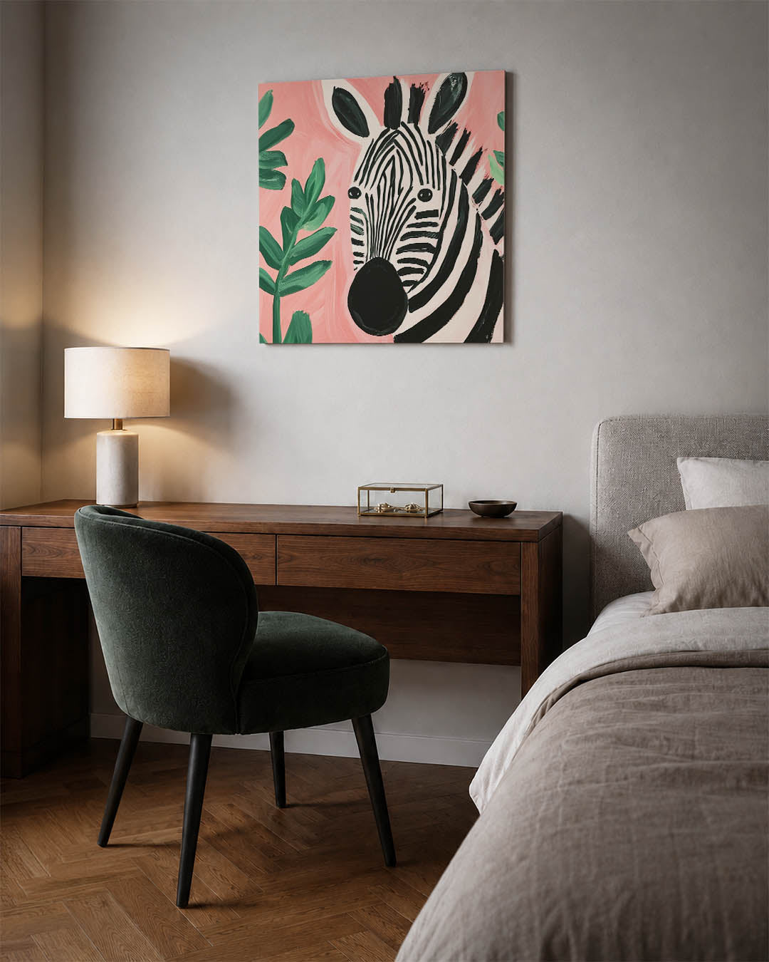 Zebra en bladeren kunstwerk – materiaalweergave – dit werk toont een zebra met opvallende zwart-witte strepen tegen een roze