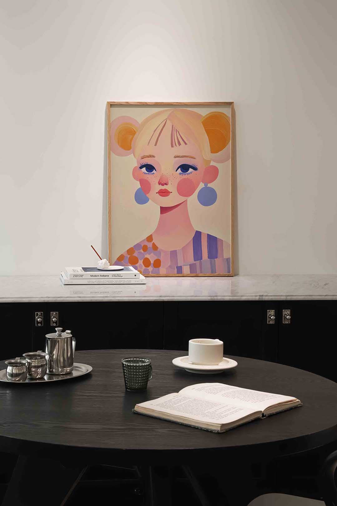 Meisje met kleurrijke accenten – moderne poster in staand formaat