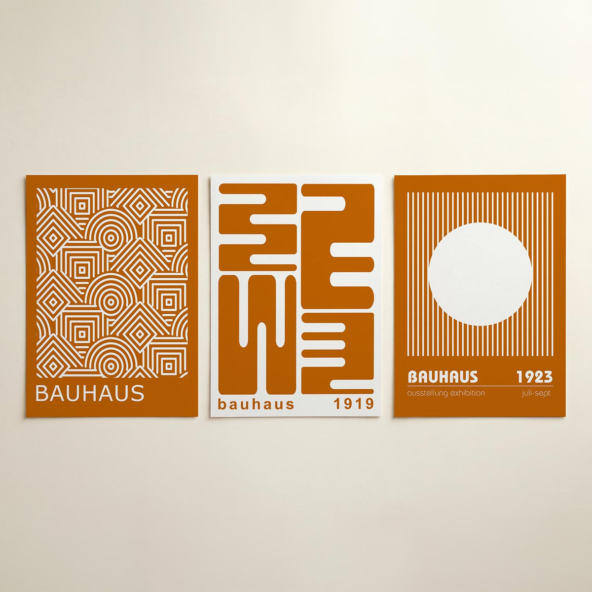 Patroon en lijnen posterset – detailweergave – deze posterset in drie delen toont een ritmisch spel van witte lijnen op een