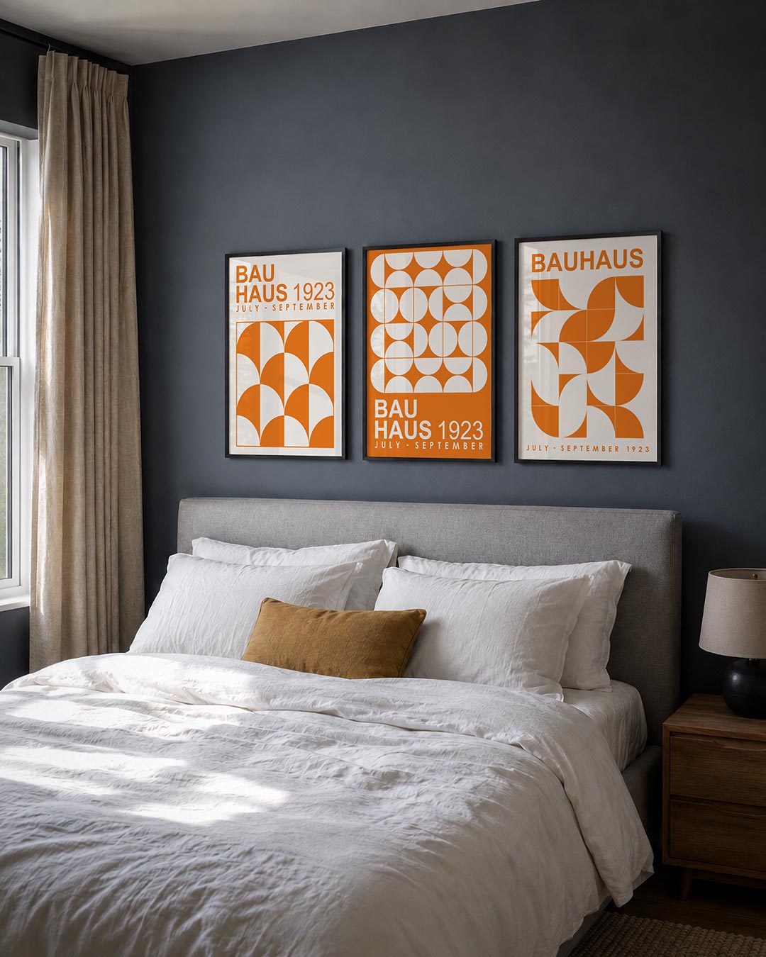Kleur en vormen posterset – derde productweergave – deze posterset in drie delen toont een levendig spel van oranje en wit.