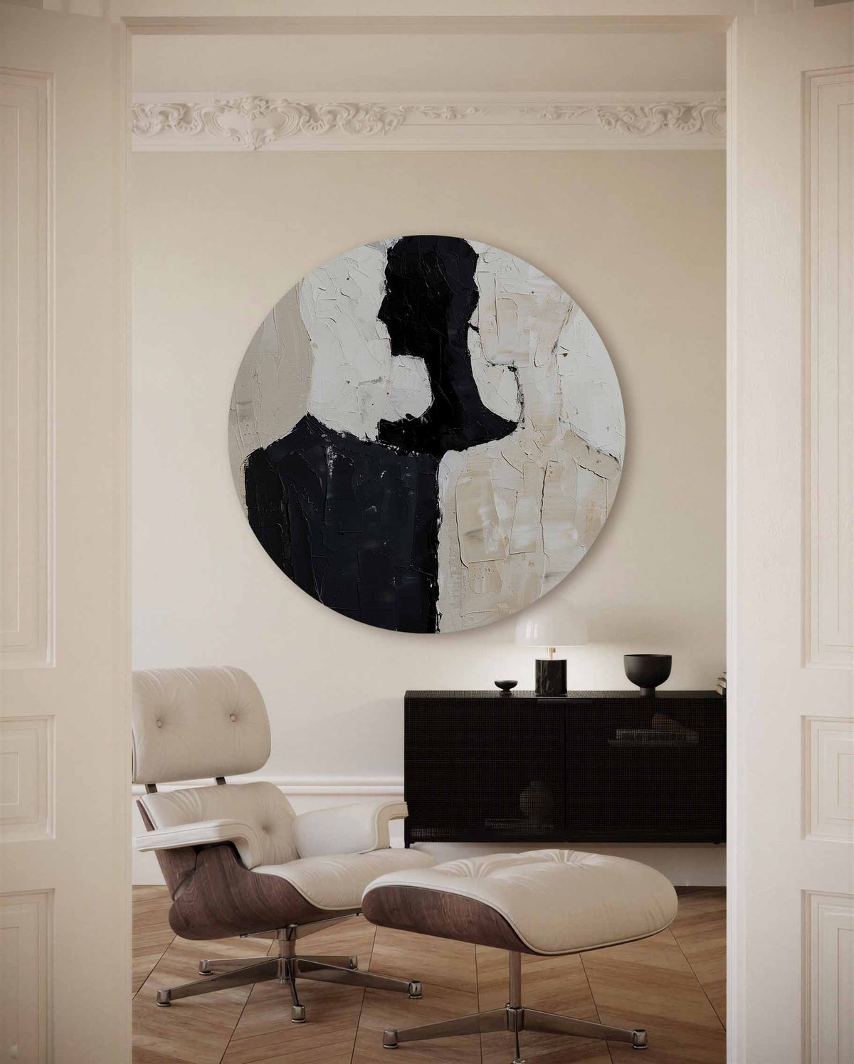 Silhouetten in zwart en beige – moderne abstracte muurcirkel voor aan de muur