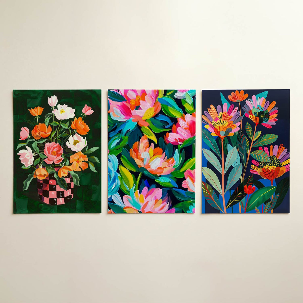 Bloemrijke vormen posterset – detailweergave – een levendige bloemencompositie met roze en oranje bloemen