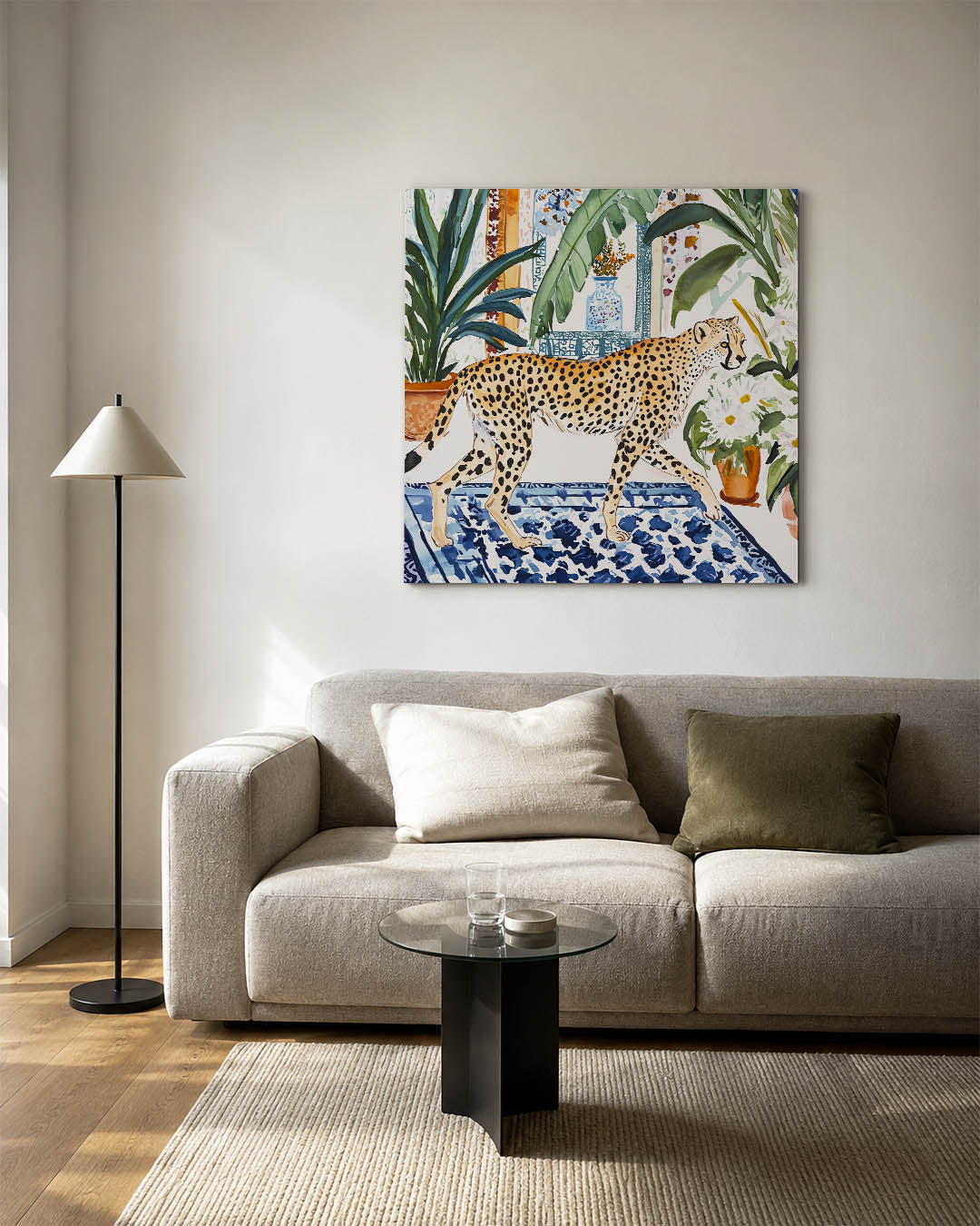 Luipaard in interieur kunstwerk – detailweergave – dit kunstwerk toont een luipaard dat door een rijkelijk gedecoreerde kamer