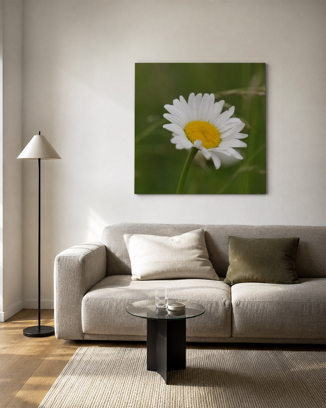 Bloem close up kunstwerk – vierkante wanddecoratie – deze kunstwerk toont een close-up van een witte bloem met een gele kern