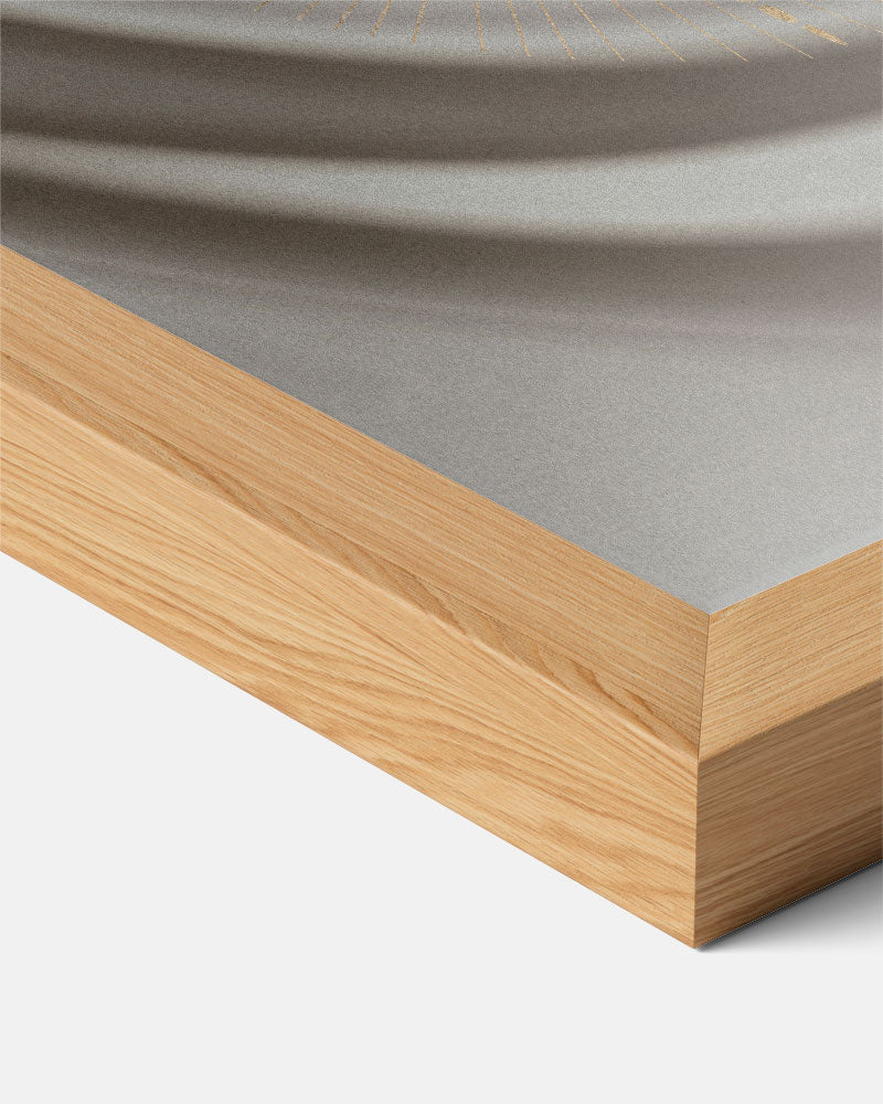 Gouden Stralen op Zacht Grijs – abstracte textuur poster in staand formaat