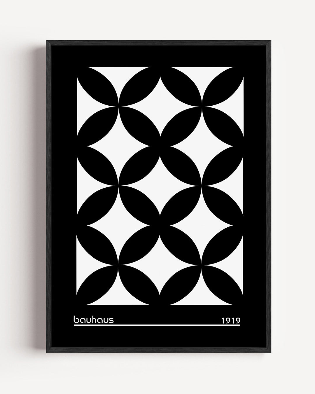 Vormritme en contrast – staande Bauhaus poster als wanddecoratie