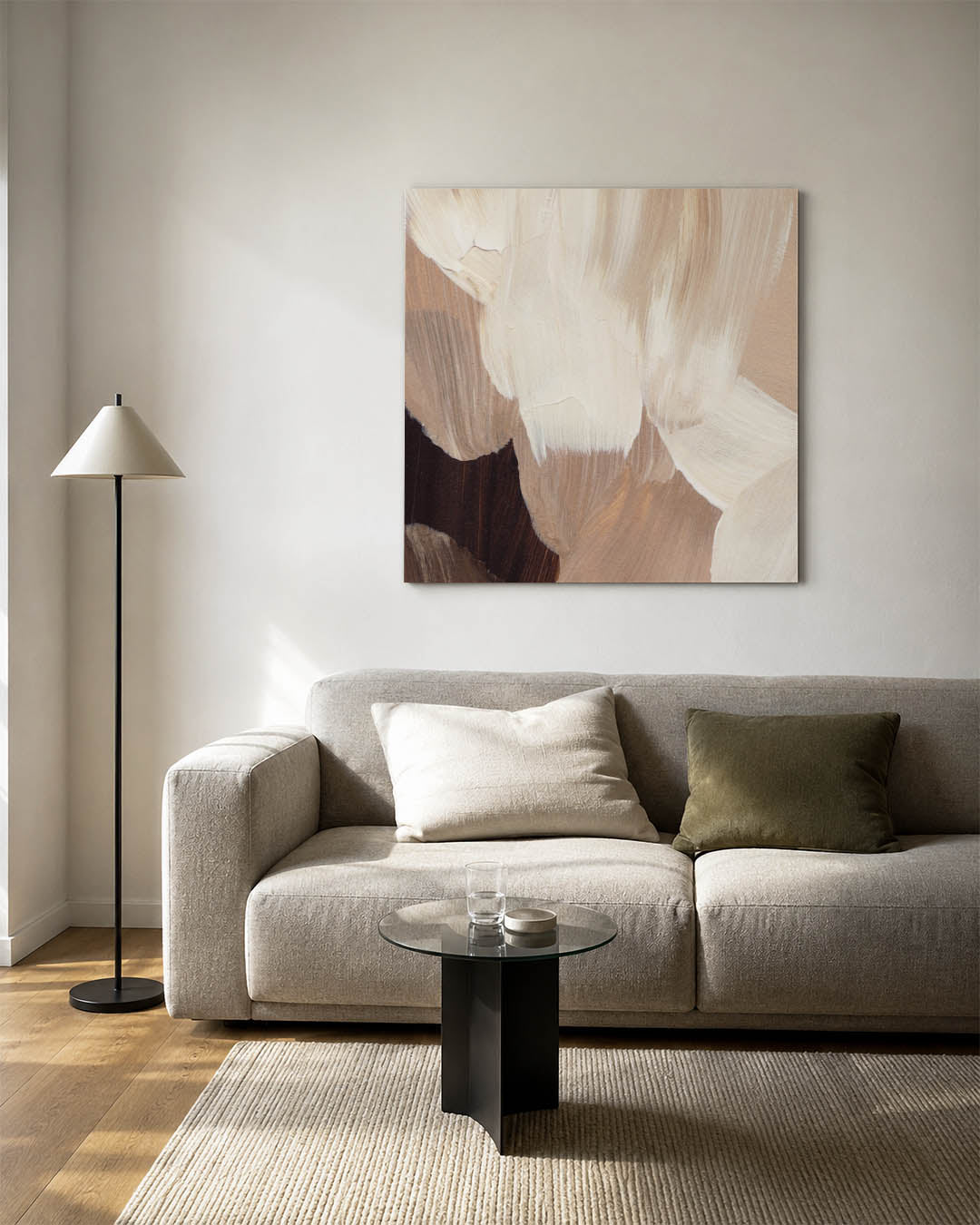 Penseelstreken kunstwerk – detailweergave – dit werk toont vloeiende penseelstreken in beige en bruin, met subtiele
