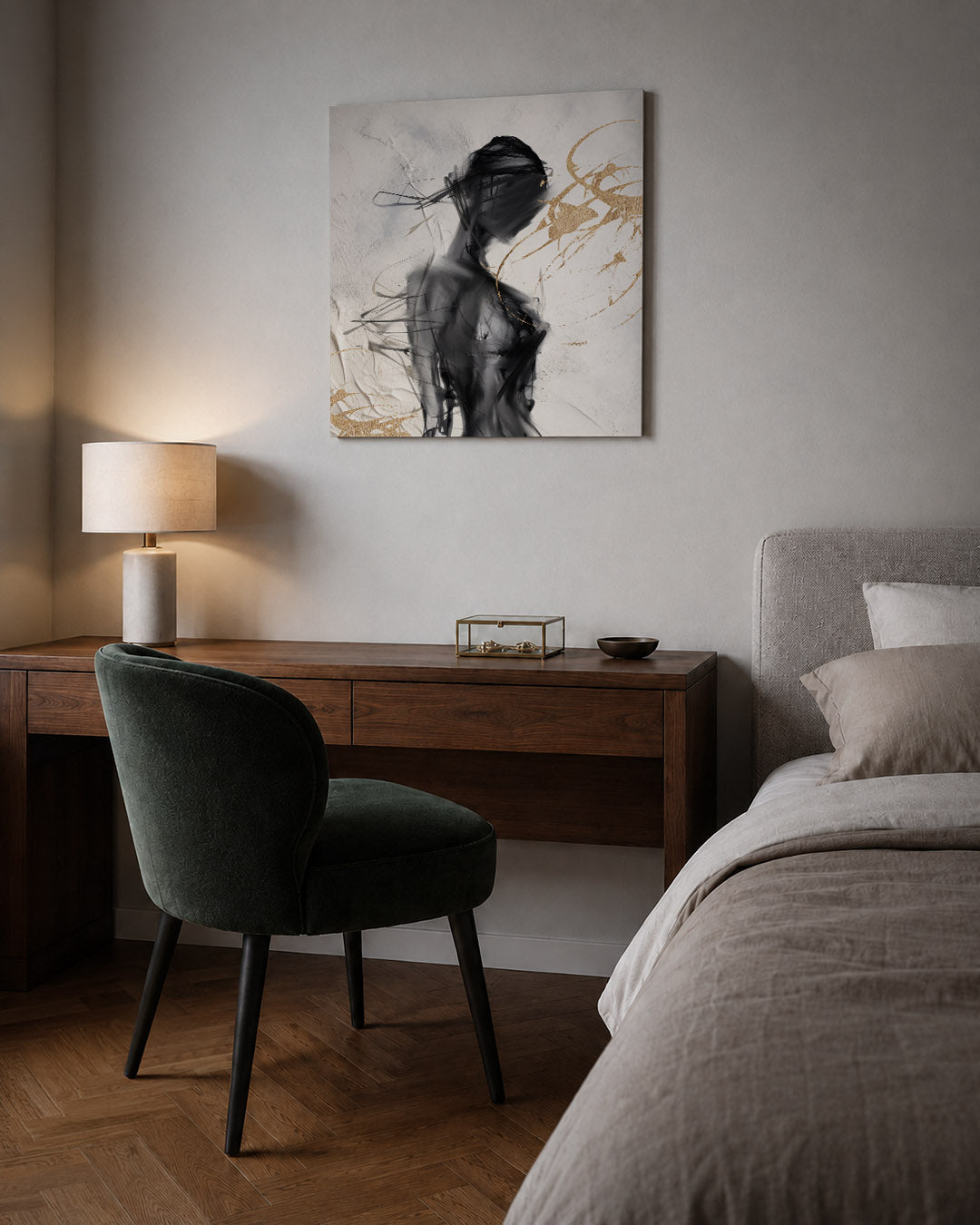 Dynamische vormen kunstwerk – sfeerbeeld – dit werk toont een vloeiende compositie van zwarte en gouden lijnen op een lichte