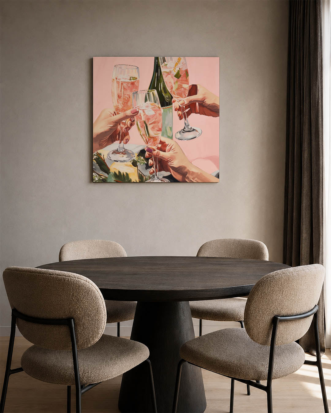 Vrolijke toast kunstwerk – vierkante wanddecoratie – dit kunstwerk toont drie handen die glazen met een roze drankje