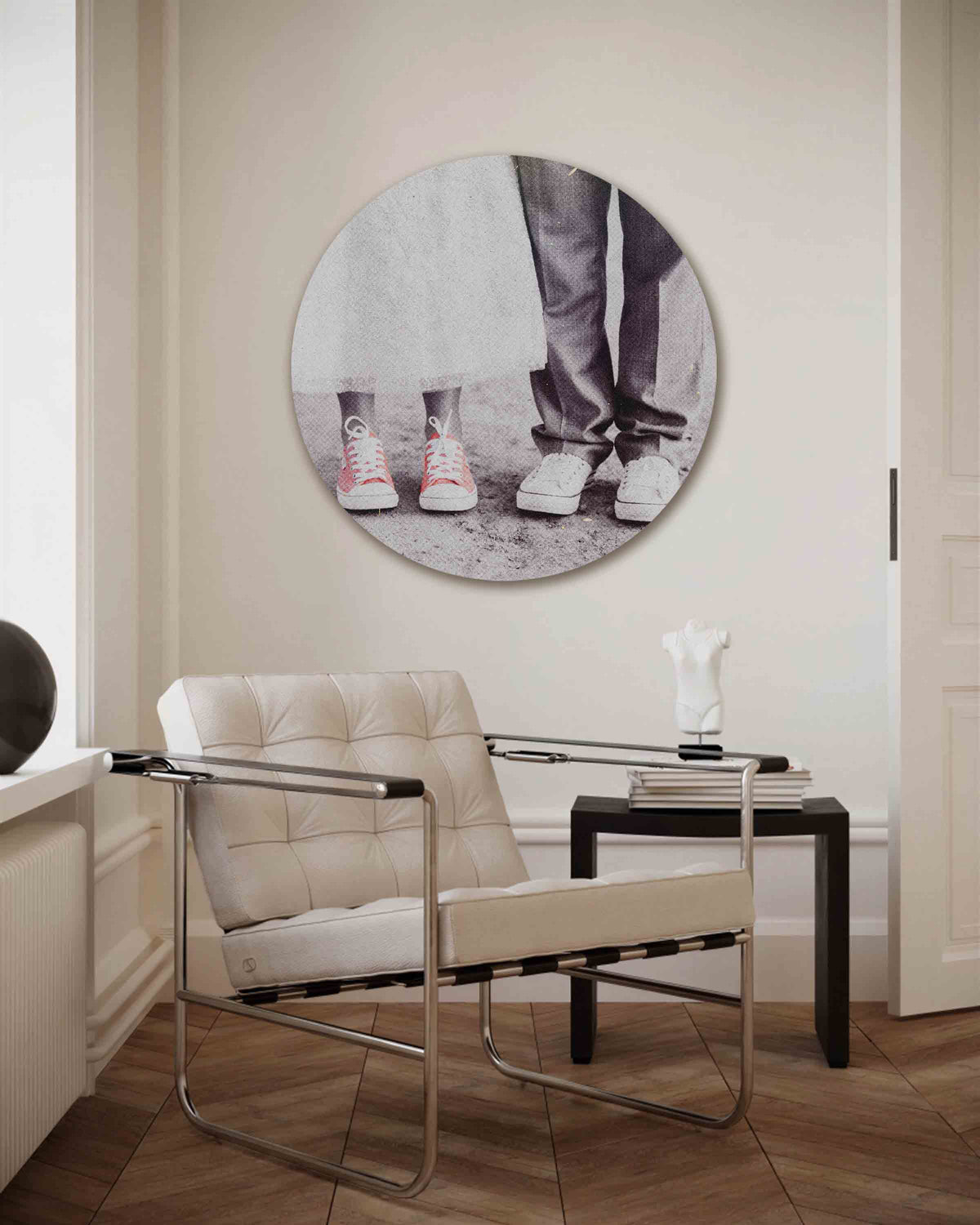 Sneakers en voeten – Pop Art muurcirkel als ronde wanddecoratie