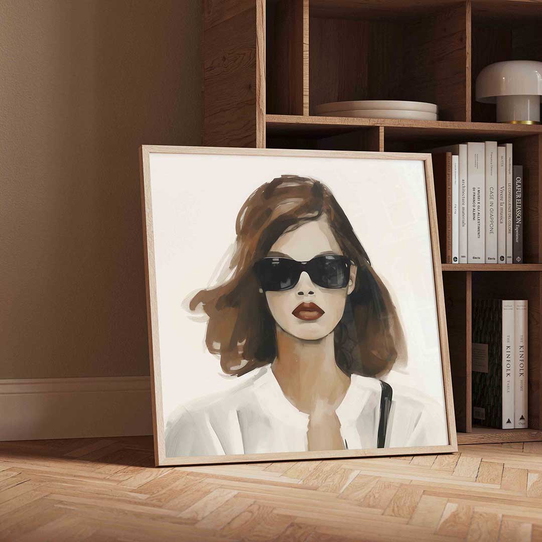 Vrouw met zonnebril – vierkante portret wanddecoratie van WallArtistic
