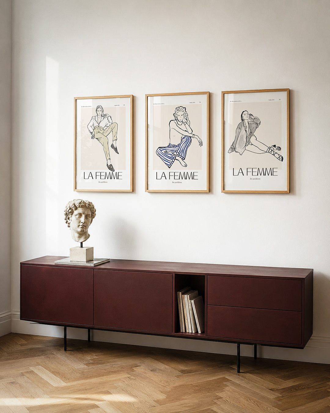 Lijn en kleur posterset – detailweergave – een lijntekening van een vrouw in ontspannen pose