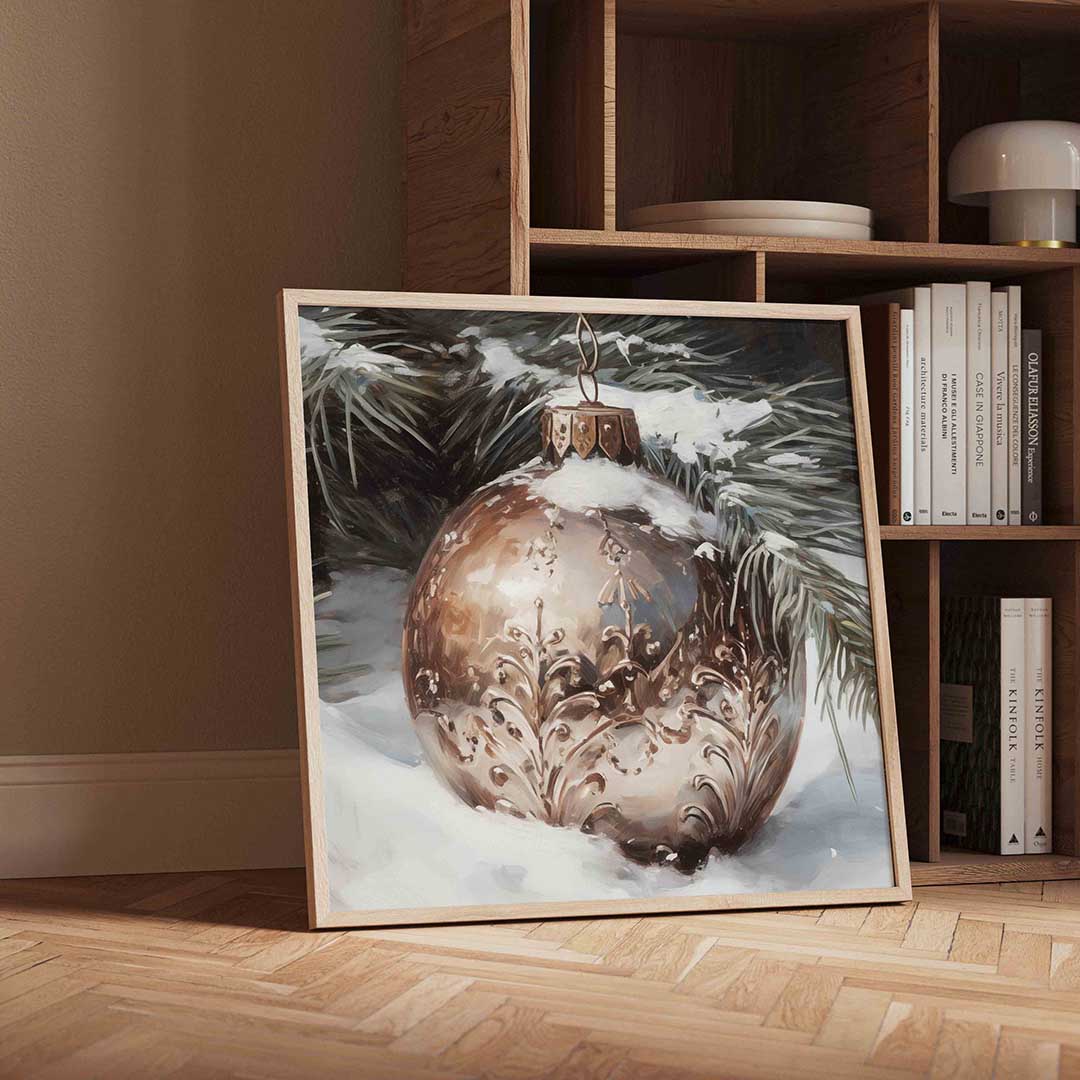 Kerstbal met sneeuw – vierkante kerst wanddecoratie van WallArtistic