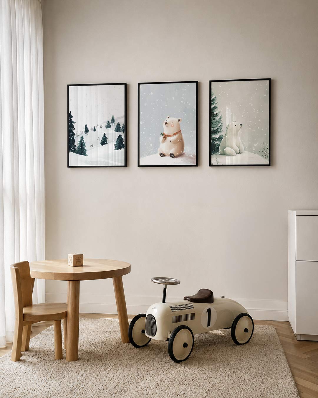 Winterse sereniteit posterset – tweede productweergave – sneeuwvlokken dwarrelen zachtjes neer op een glooiend