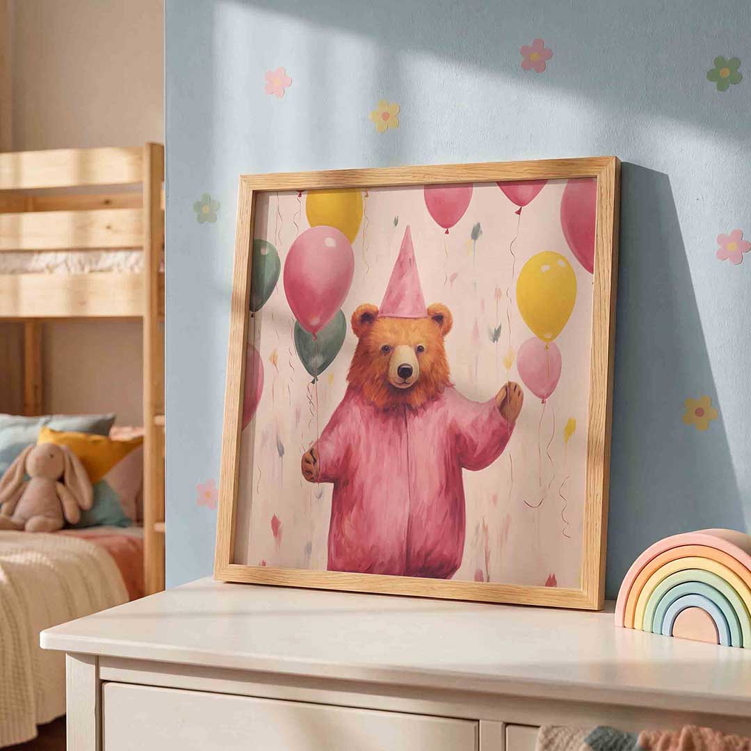 Beer met ballonnen – speelse wandkunst als vierkante kinderposter