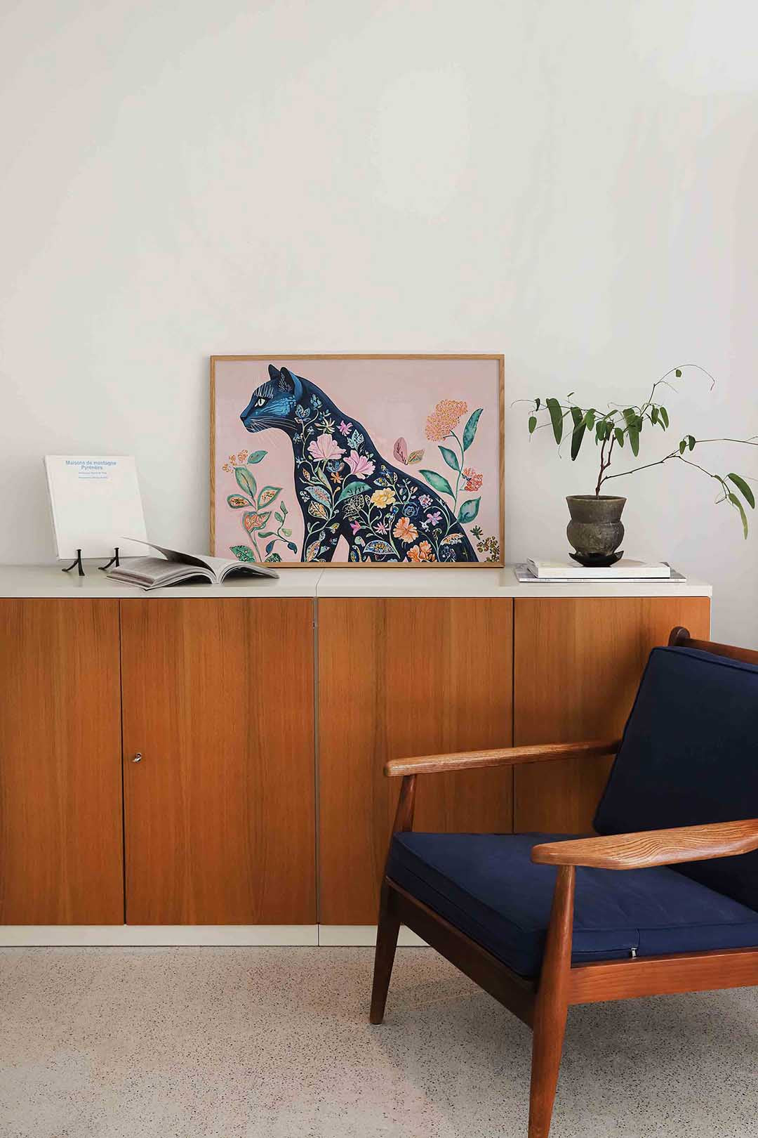 Bloemenkat – liggende dieren wanddecoratie van WallArtistic