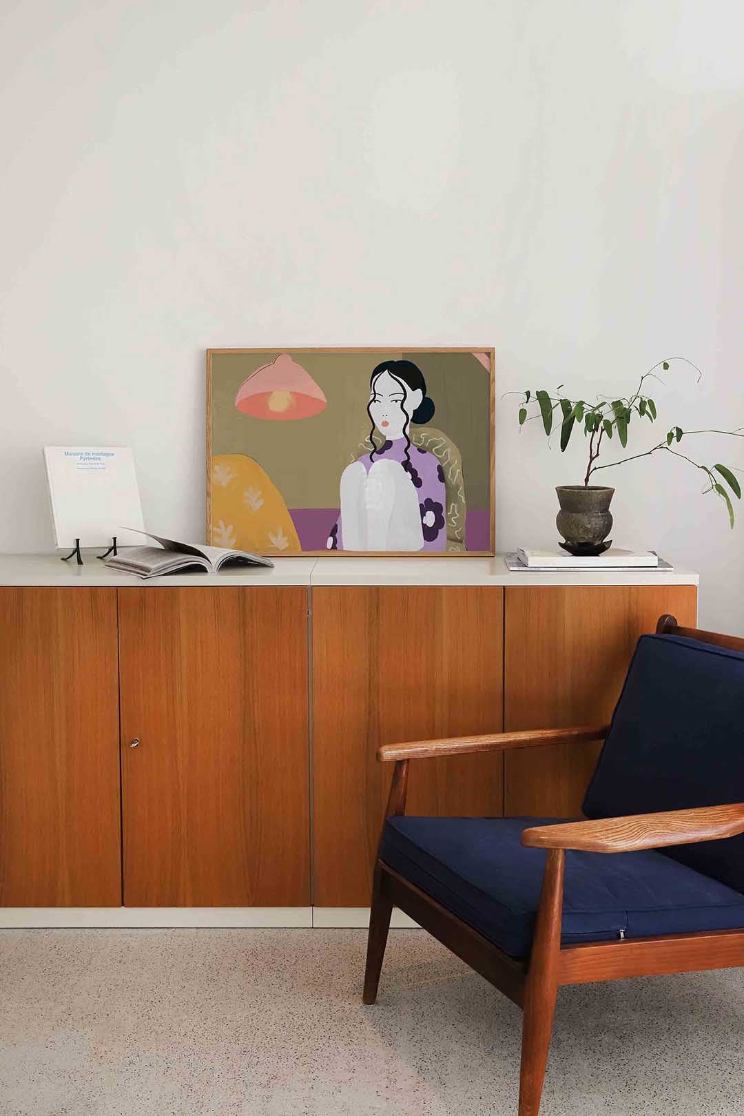 Vrouw met lamp – moderne landscape wanddecoratie van WallArtistic
