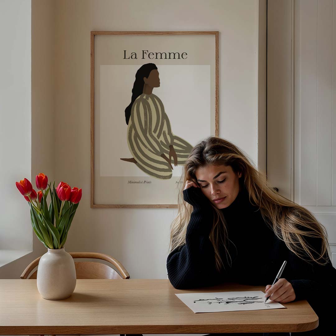 La Femme Minimalistische Print – staande vrouwelijke wanddecoratie van WallArtistic