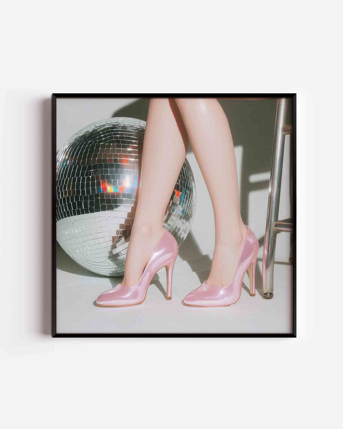 Roze hakken en discobal – Pop Art vierkante poster als wanddecoratie