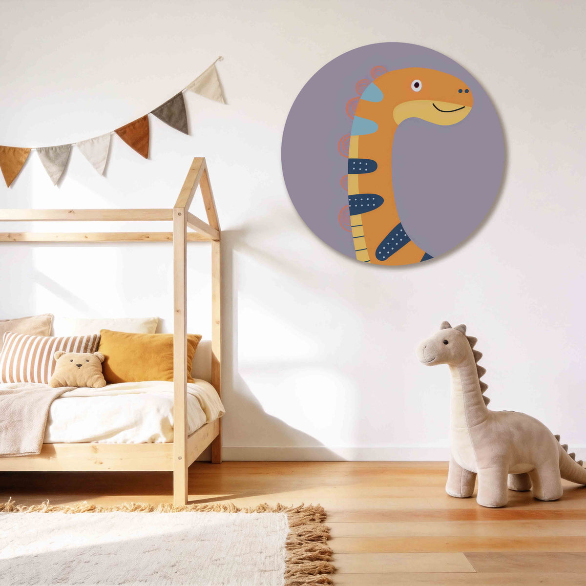 Oranje dinosaurus Muurcirkel – tweede productweergave – Een oranje dinosaurus met blauwe en gele accenten op een paarse