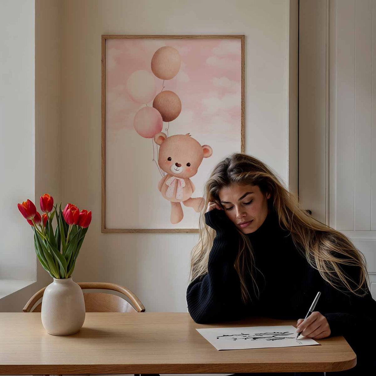 Lieve Teddybeer met Ballonnen – staande muurposter voor de kinderkamer