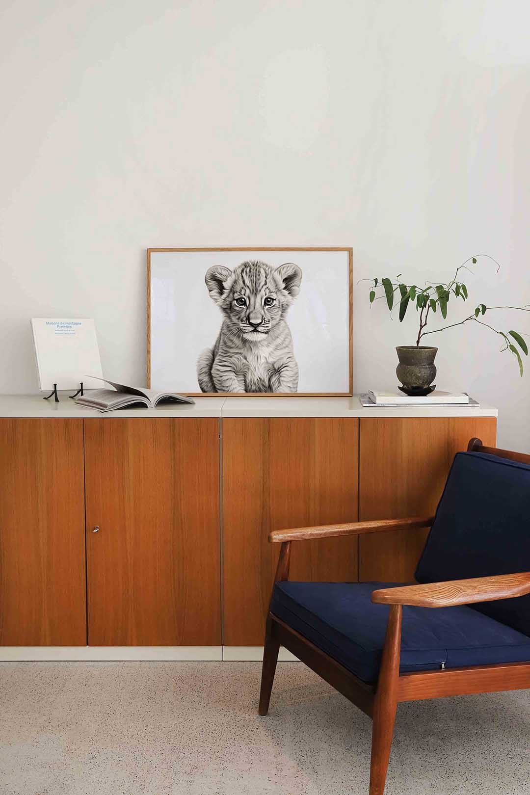 Leeuwenwelp – liggende dieren wanddecoratie van WallArtistic