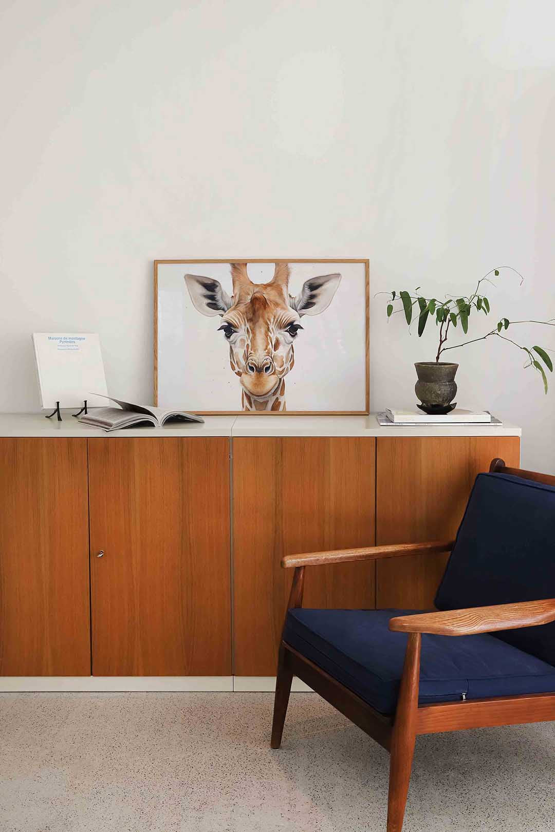 Giraffe portret – liggende dieren wanddecoratie van WallArtistic