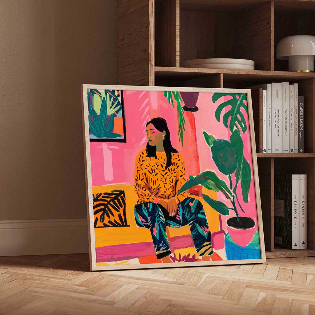 Vrouw op bank – geïllustreerde wandkunst als vierkante poster