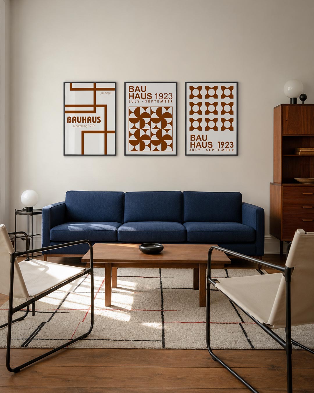 Lijnen en vlakken driedelige posterset – deze posterset in drie delen toont een spel van bruine lijnen op een witte