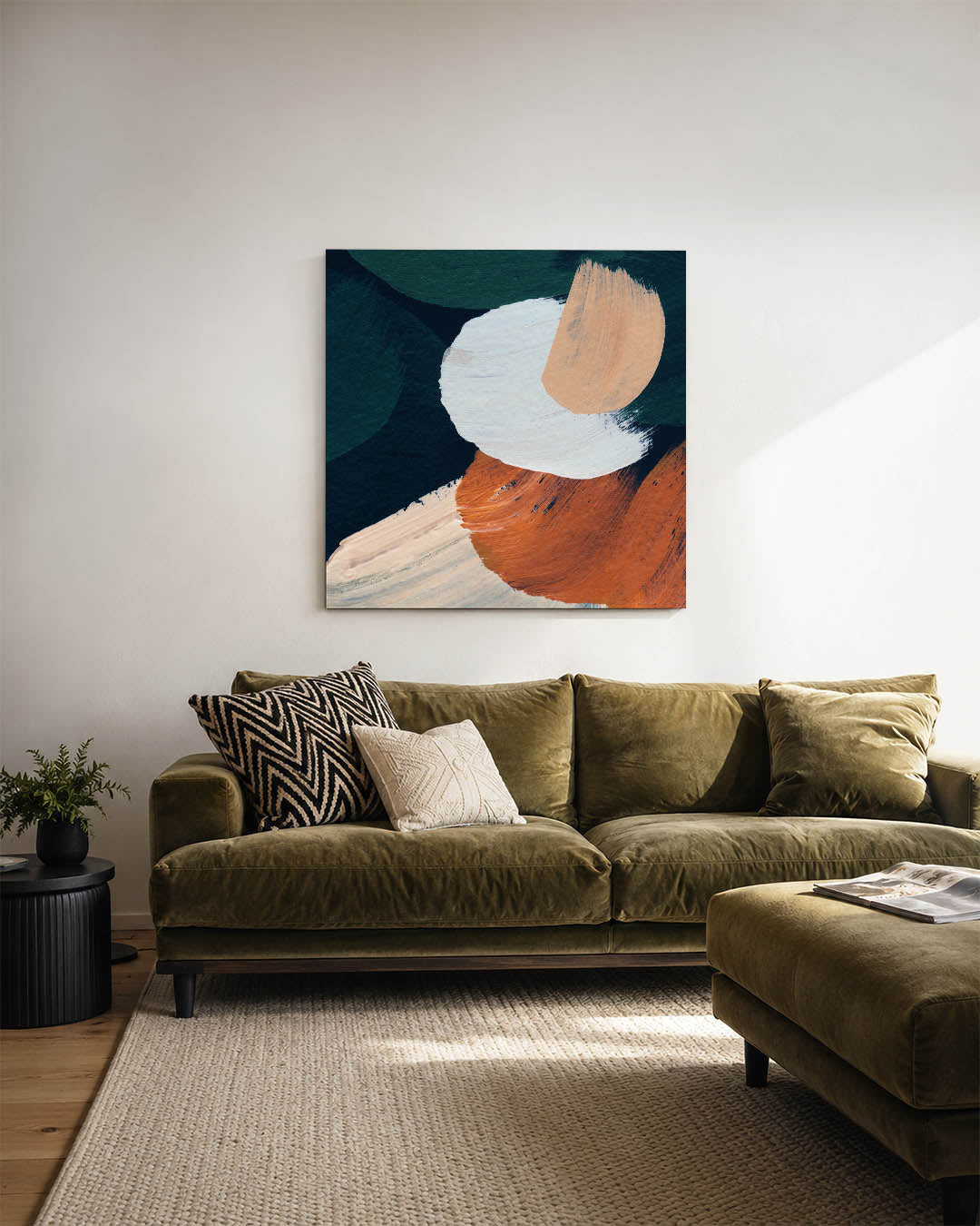 Dynamische kleurencompositie kunstwerk – sfeerbeeld – dit werk toont een levendige mix van gebogen penseelstreken in blauw