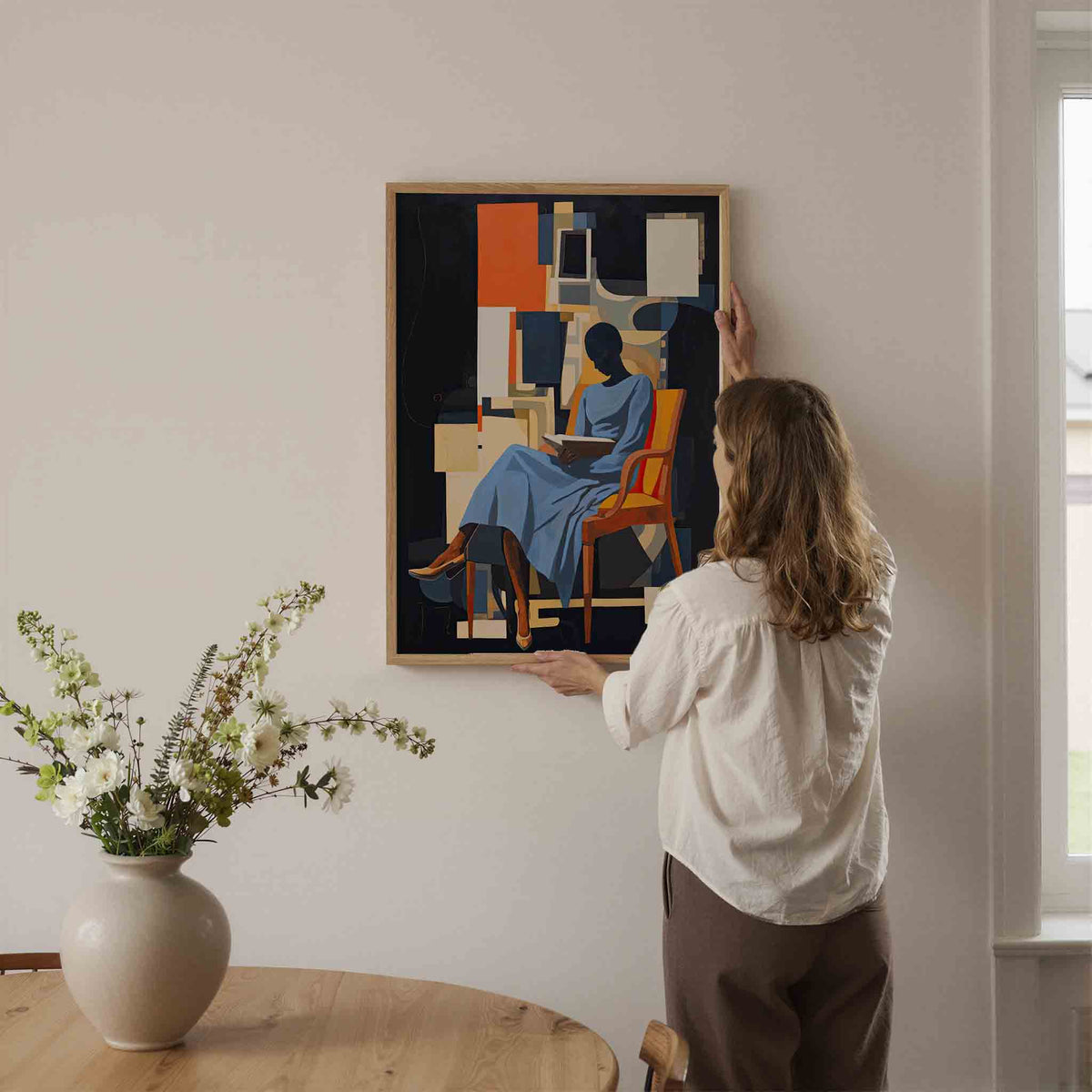 Lezende vrouw in stoel – botanische wandkunst als portret poster