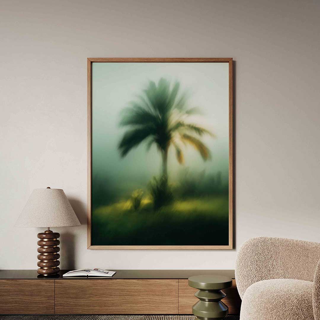 Palmboom in de mist – tropische jungle poster in staand formaat