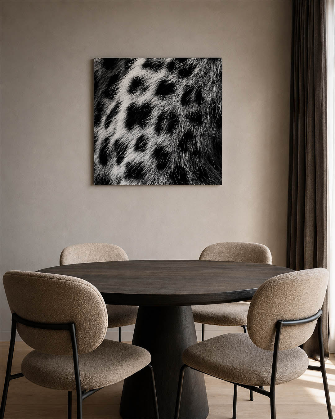 Dierenprint textuur kunstwerk – derde productweergave – dit kunstwerk toont een gedetailleerde zwart-wit textuur van