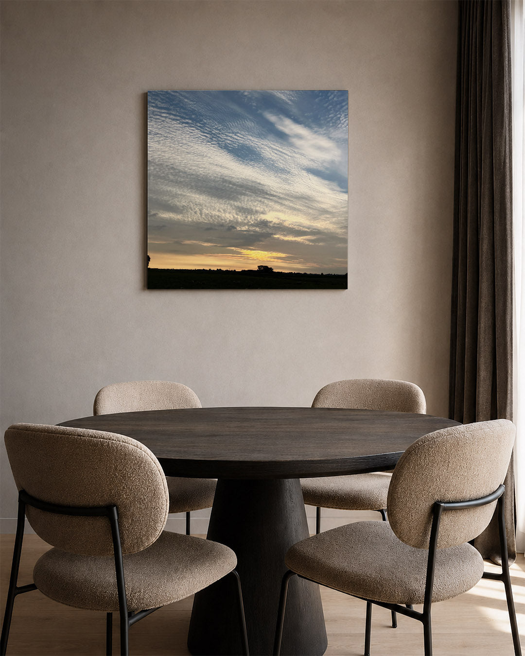 Wolkenspel bij zonsondergang kunstwerk – tweede productweergave – deze kunstwerk toont een dramatische lucht met een spel van