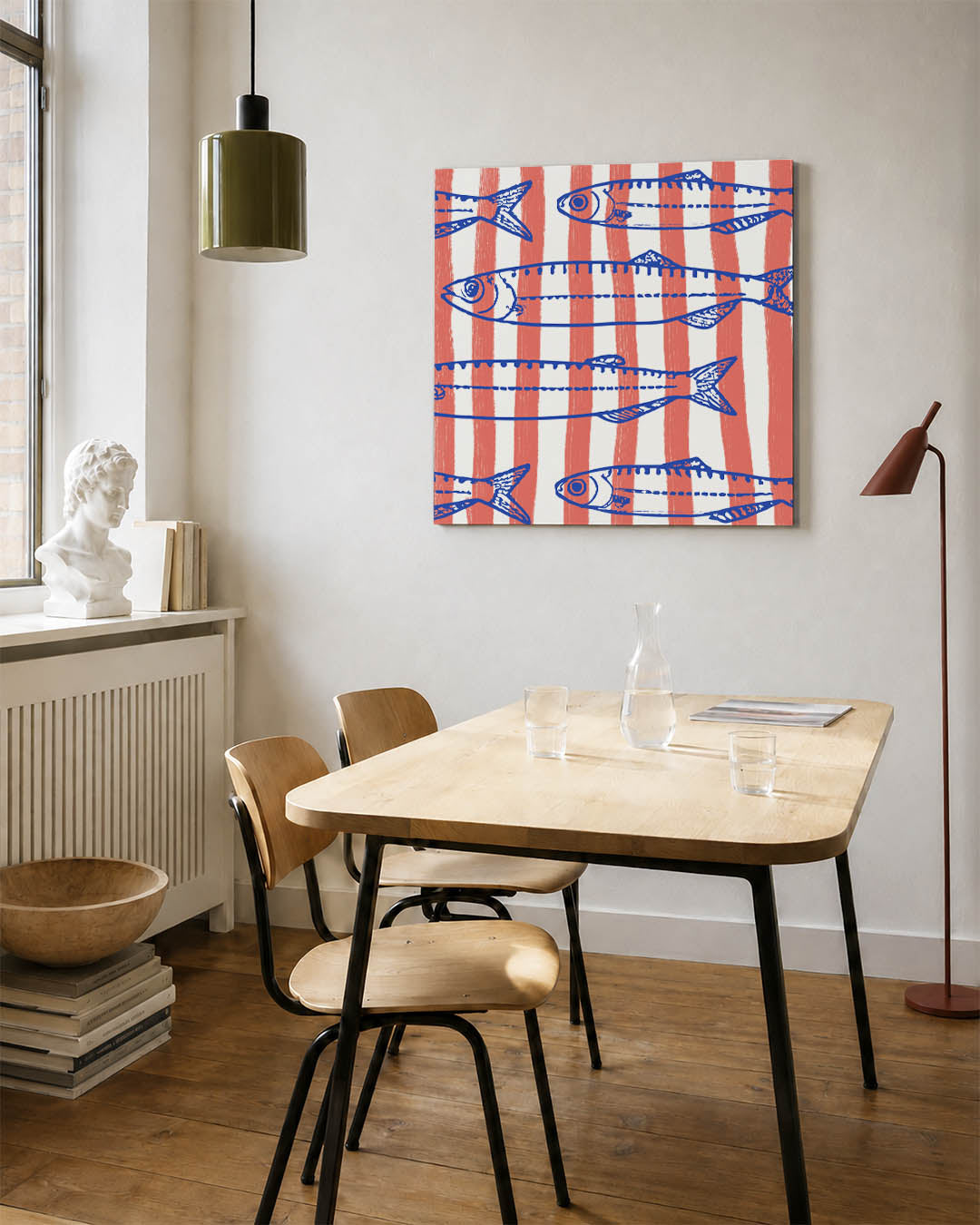 Vissen en strepen kunstwerk – detailweergave – dit kunstwerk toont blauwe vissen tegen een achtergrond van oranje strepen. De