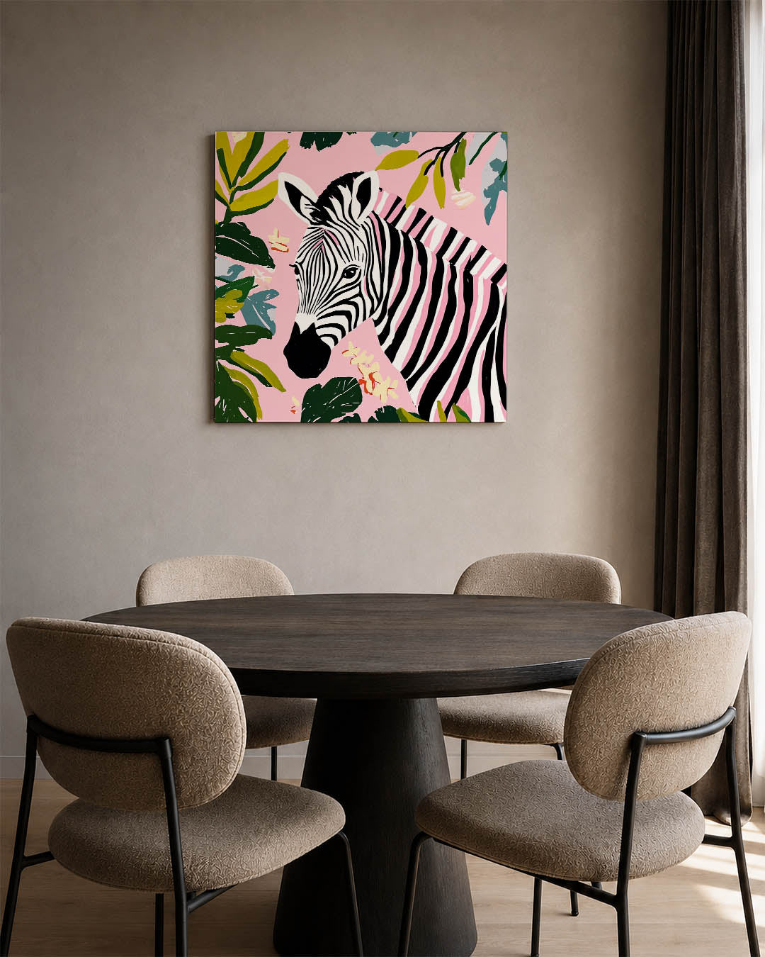 Zebra en bladeren kunstwerk – derde productweergave – dit werk toont een zebra omringd door groene bladeren op een roze