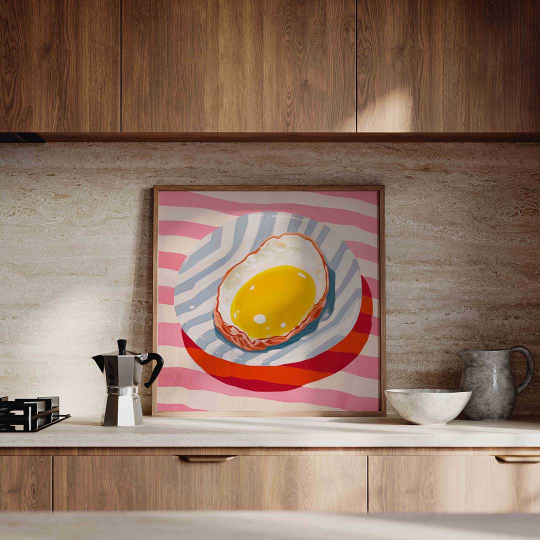 Gebakken ei op gestreept bord – culinaire wandkunst als vierkante poster