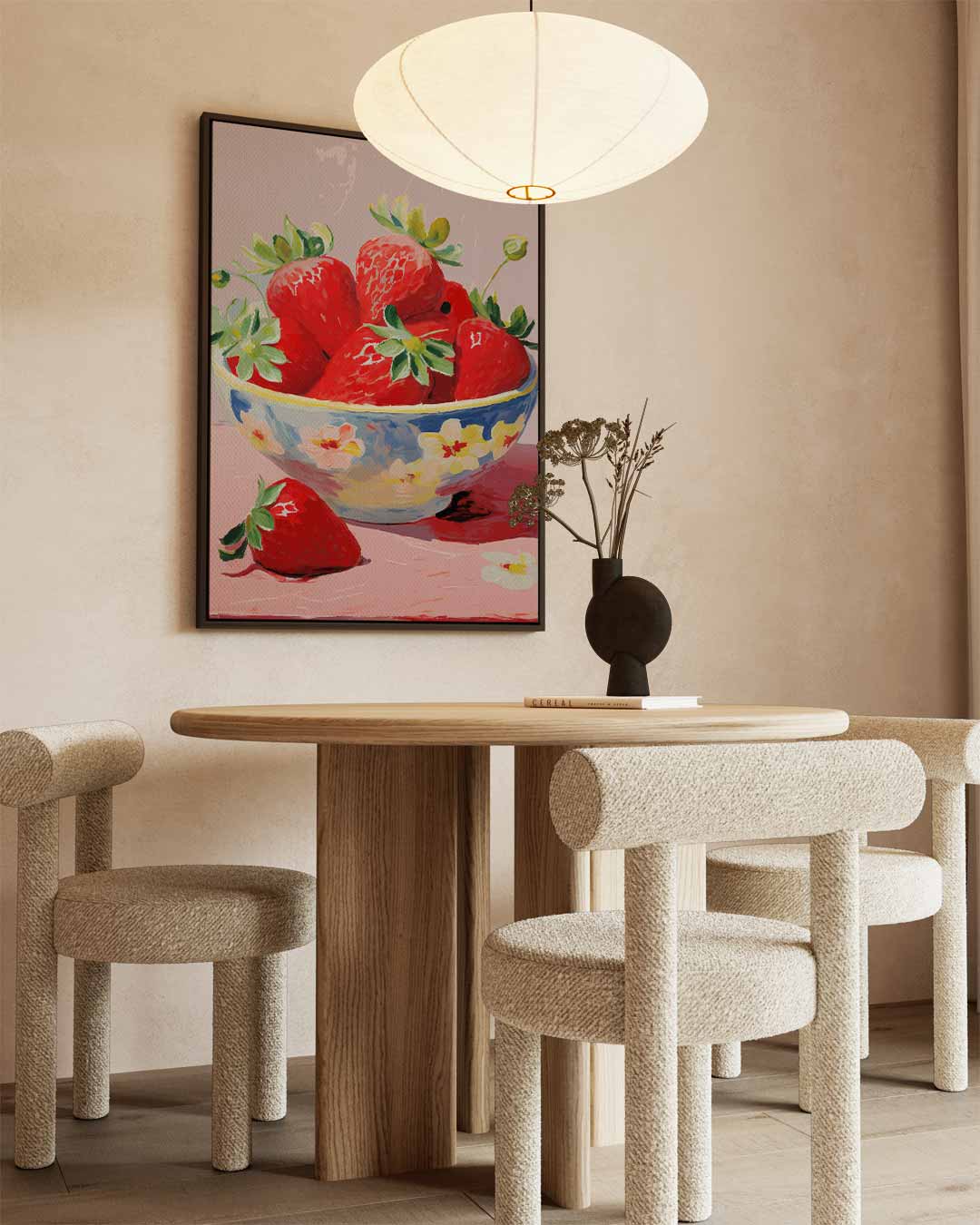 Aardbeien in Bloemenschotel – kunstwerk met zwarte baklijst