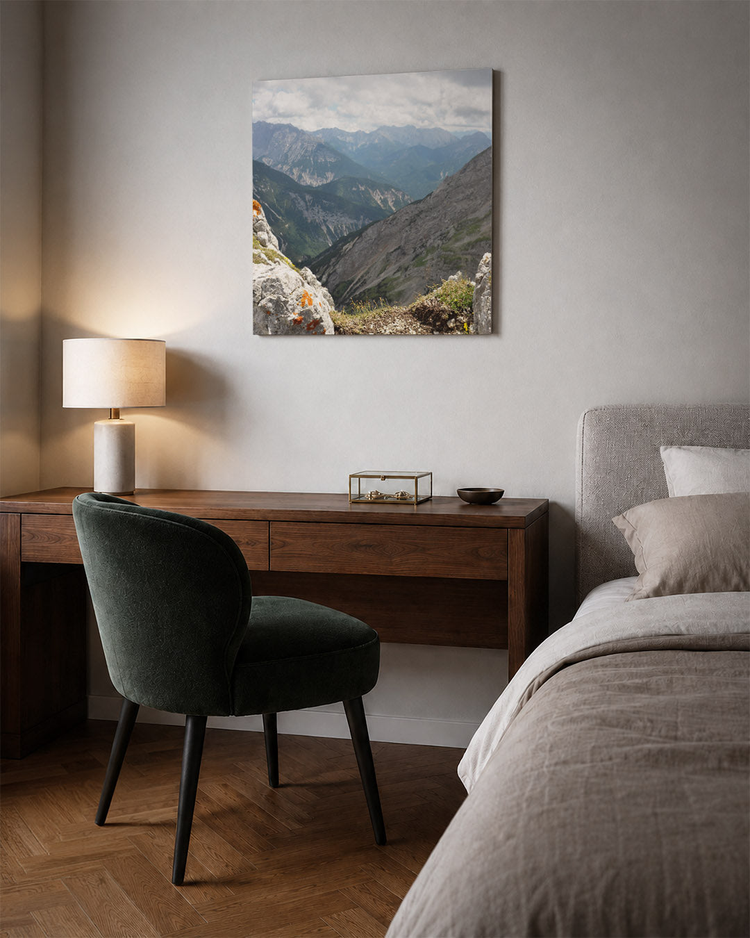 Berglandschap panorama kunstwerk – sfeerbeeld – deze kunstwerk toont een indrukwekkend berglandschap met ruige rotsen en
