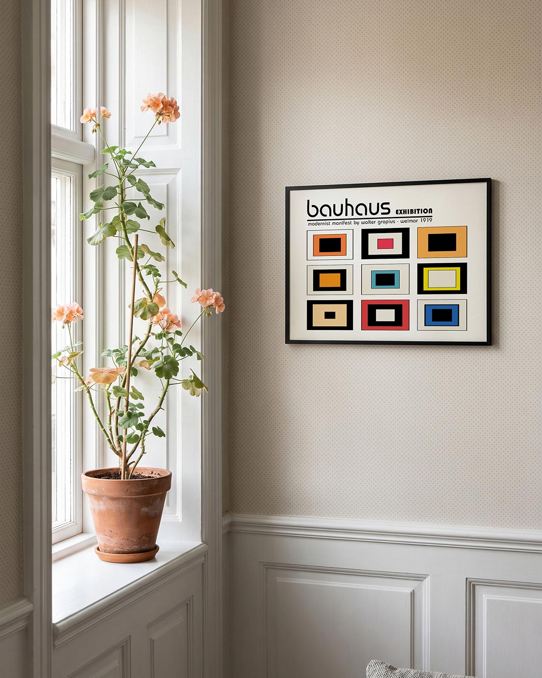 Vorm en kleurvlakken – liggende Bauhaus poster voor aan de muur