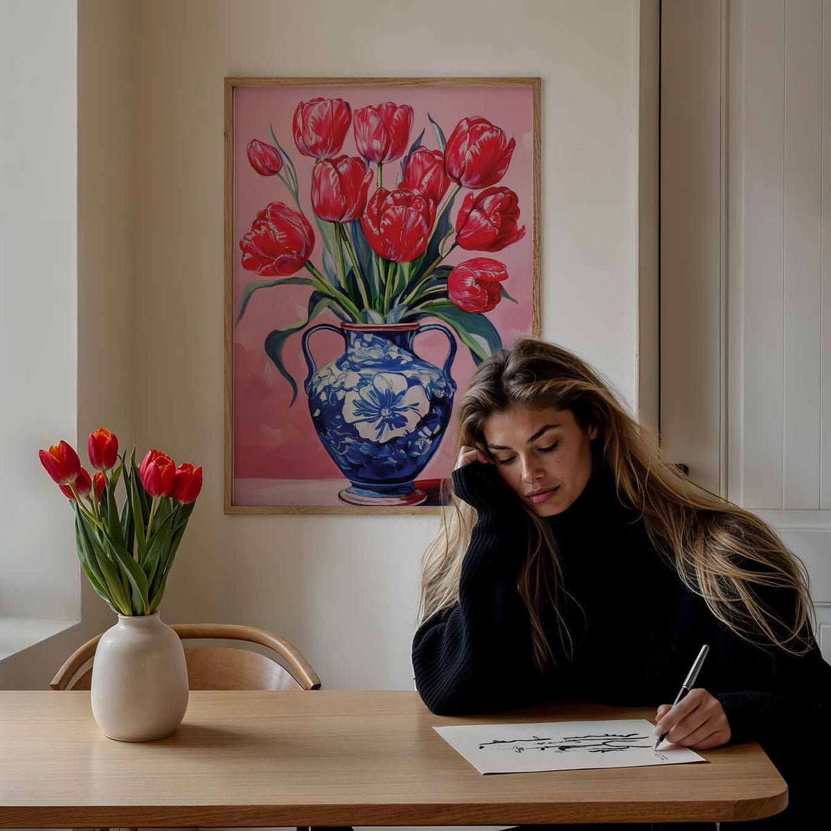Tulpen in Delfts Blauwe Vaas – zomer poster als frisse staande wanddecoratie