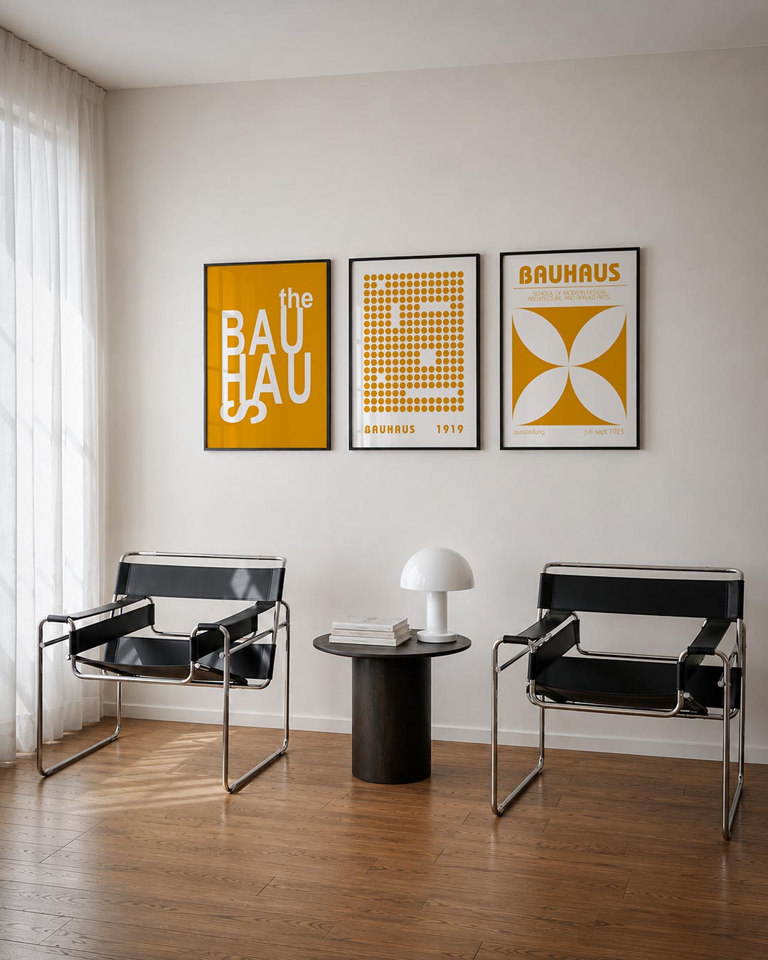 Typografisch spel posterset – derde productweergave – witgekleurde letters dansen speels op een warme oranje achtergrond. De